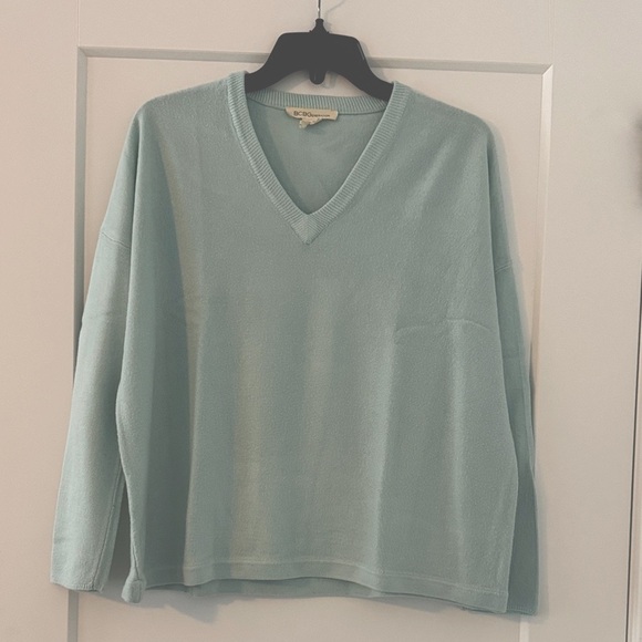 BCBGeneration Oversized V-Neck Soft Blue Knit Top - Picture 1 of 3